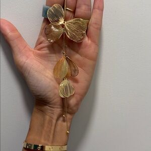 Beautiful gold plated flower necklace